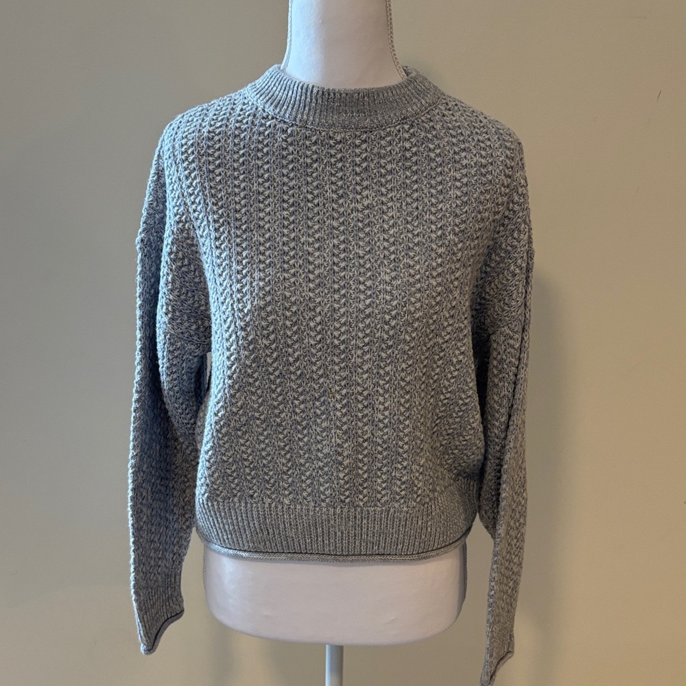 Universal Thread Textured Gray Crew Neck Sweater - Picture 1 of 8